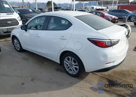 2017 Toyota Yaris Ia из США, поврежденный, VIN 3MYDLBYV6HY182729